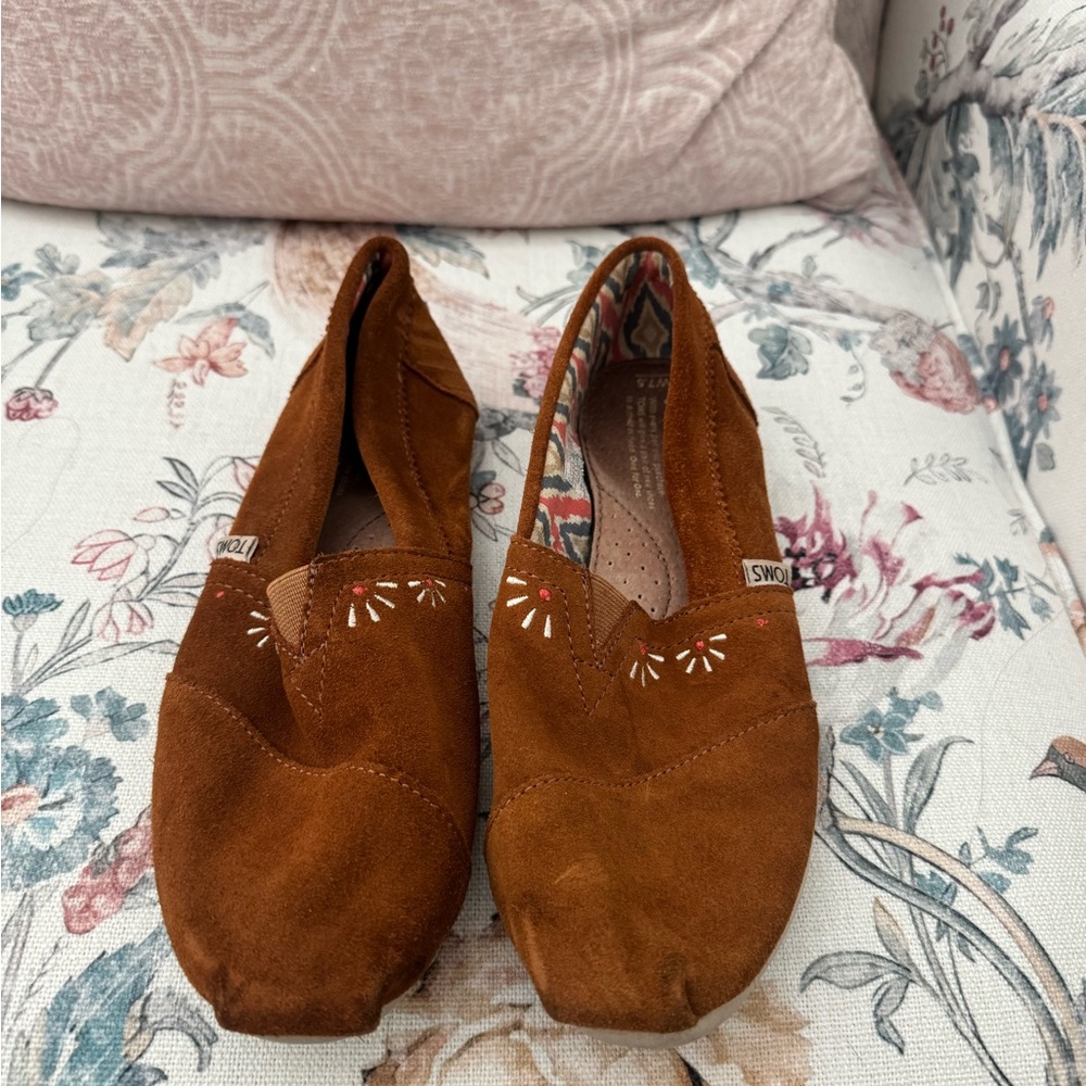 TOMS Women's Tan Suede Flats with Embroidery